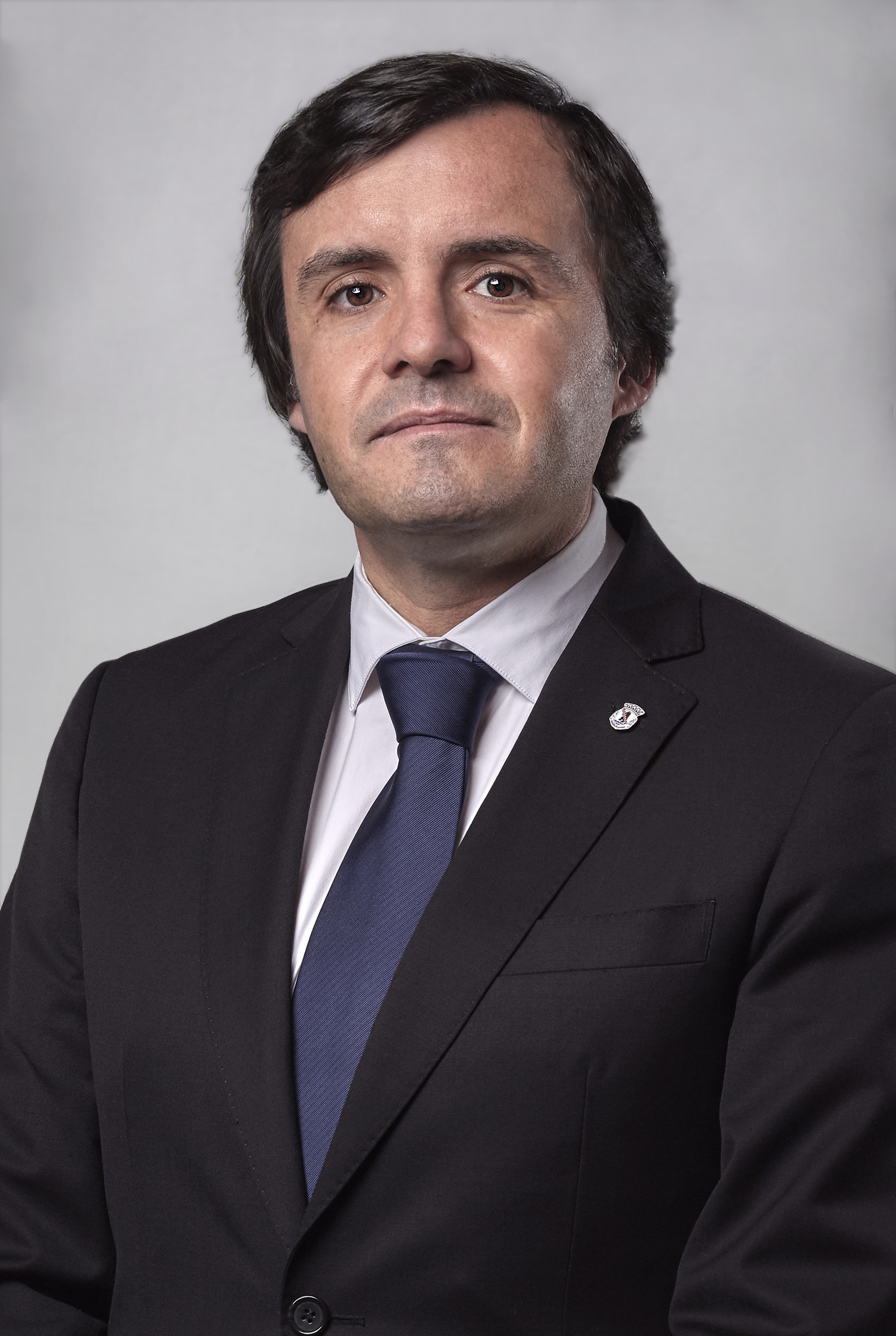 
  Hugo 
 
  MARTINS
