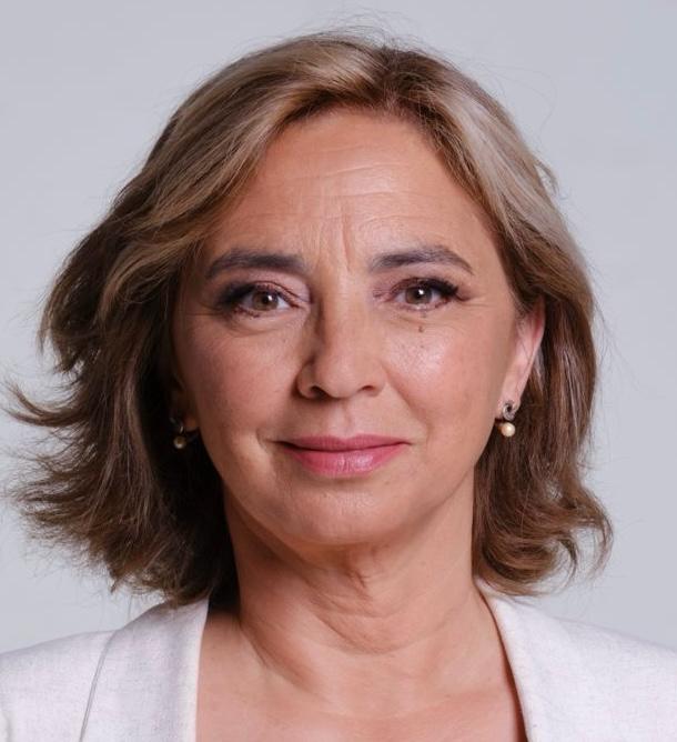 
  Inês
 
  DE MEDEIROS

