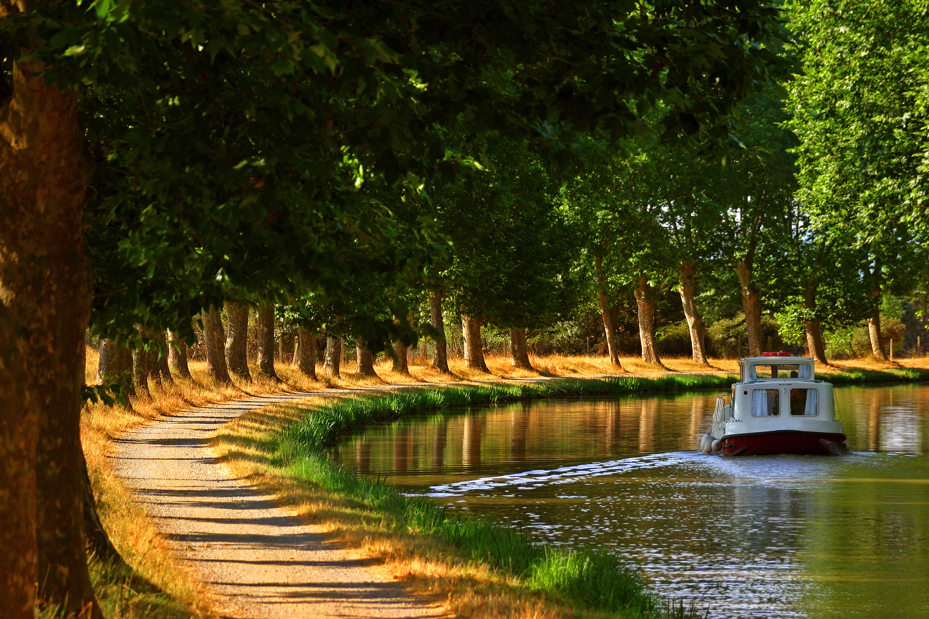 Canal france. Канал дю миди Франция. Канал дю миди Тулуза. Le canal du Midi France. Южный канал во Франции.