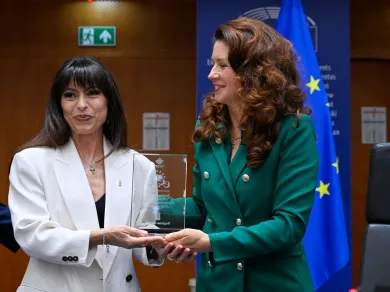 Stefania Proietti and Kata Tüttő with EER Award