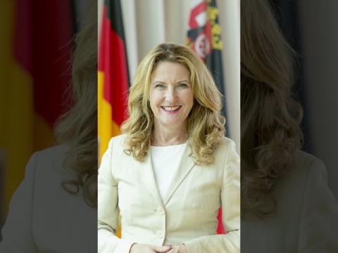 Watch Heike Raab cook 👩‍🍳